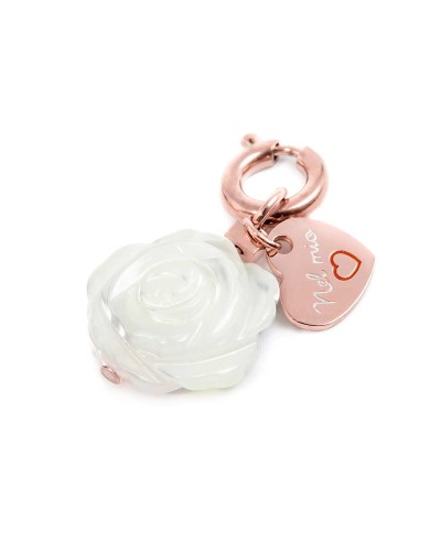Charm con rosa in madreperla