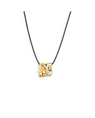 Necklace cordino con pendente quadrato irregolare martellato